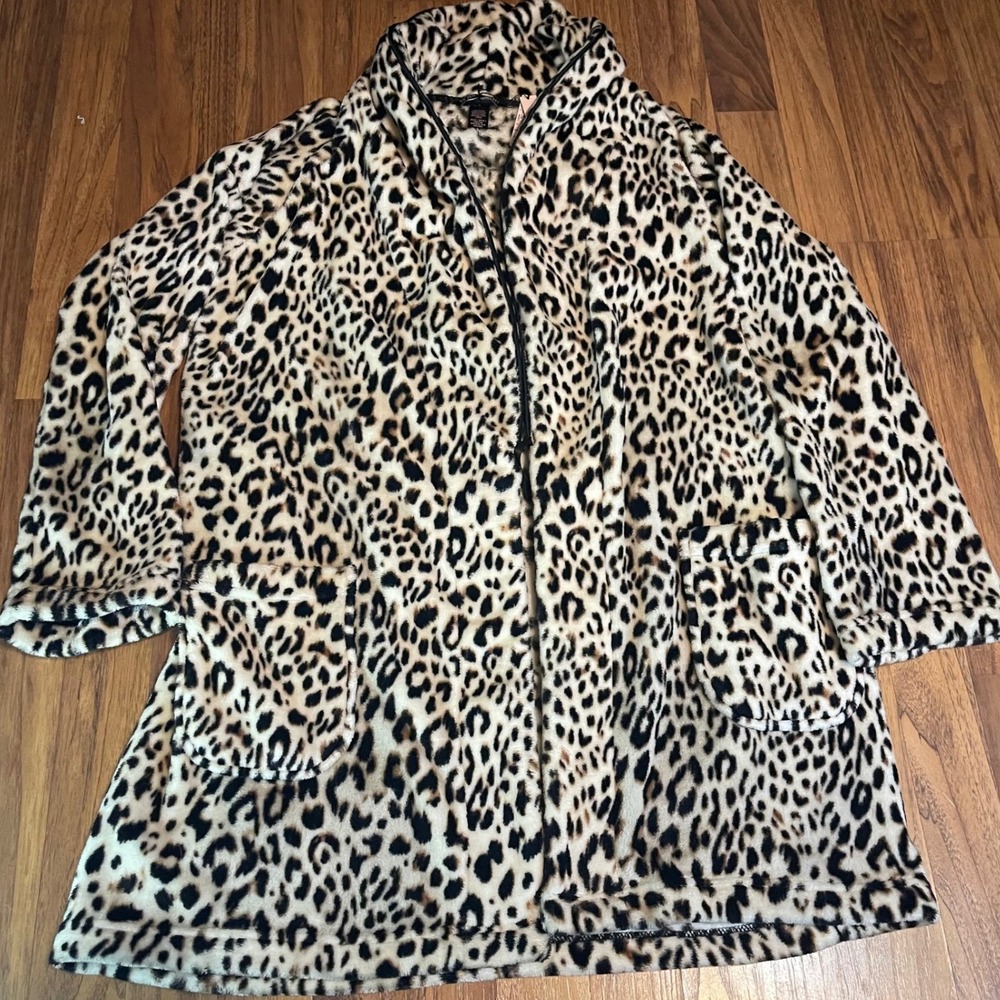 Victoria's Secret Leopard Print Plush Robe Womens XS/S Fleece Short Brown NWT